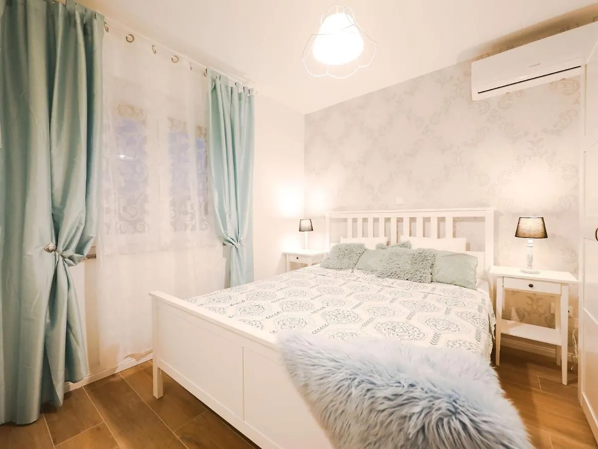 Villa In Pridraga With Swimming Pool And 5-Person Jacuzzi 0*,