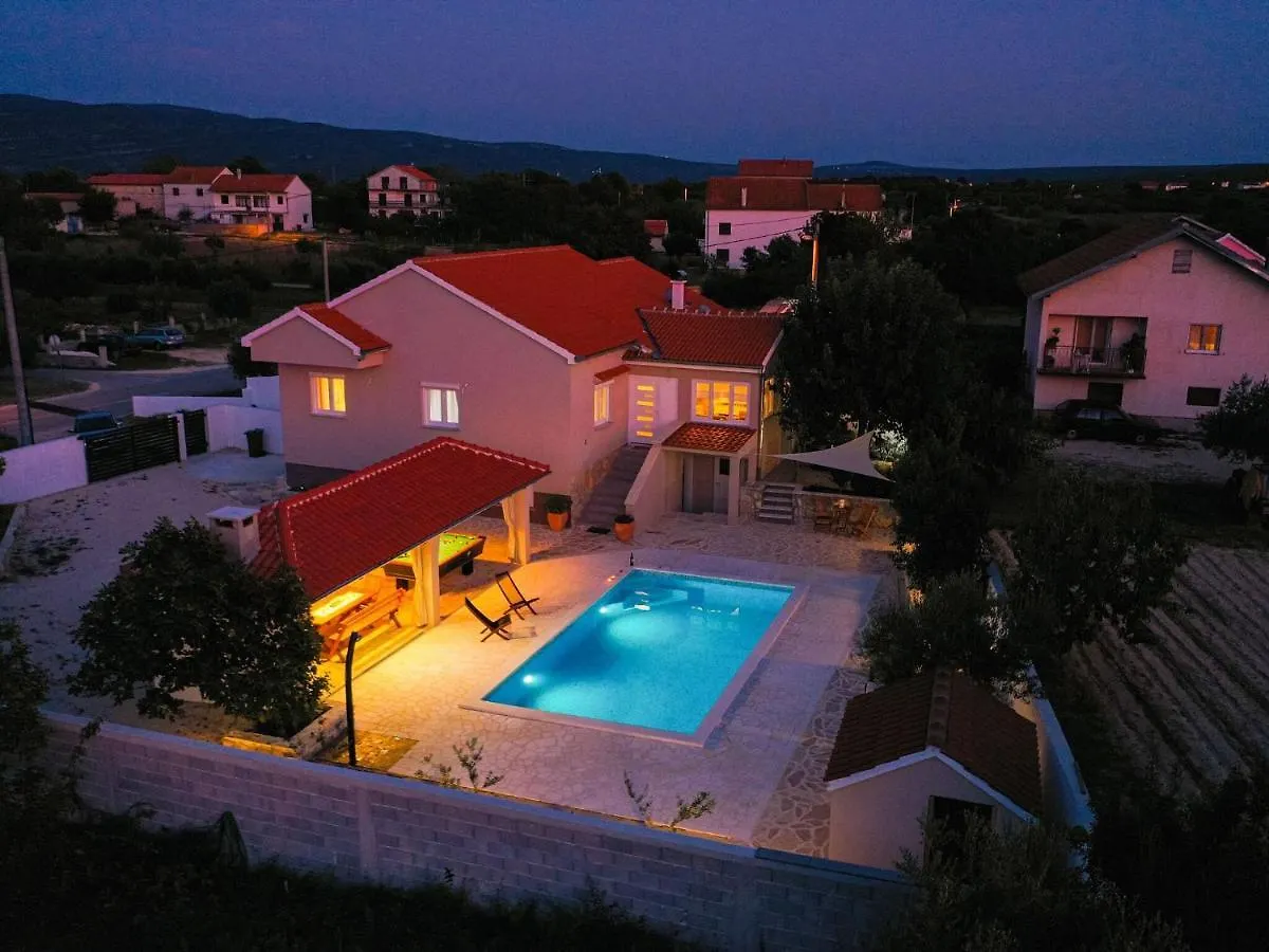 Villa In Pridraga With Swimming Pool And 5-Person Jacuzzi 0*,