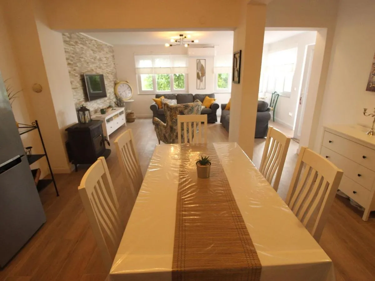 Villa In Pridraga With Swimming Pool And 5-Person Jacuzzi 0*,